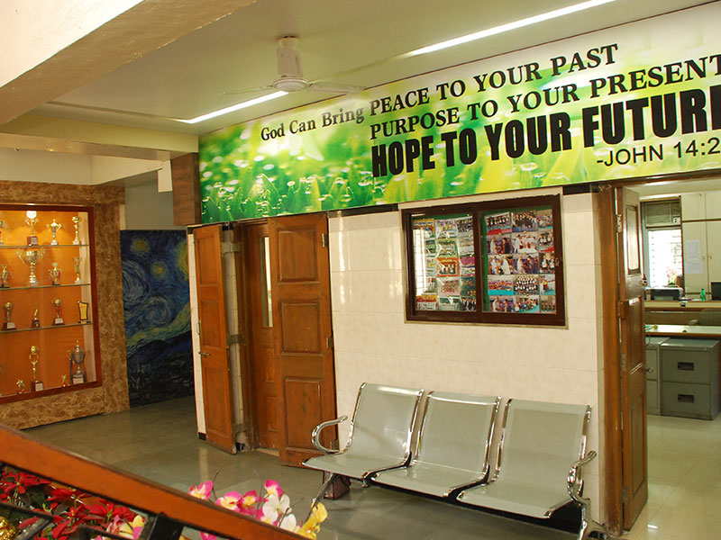 Modern Reception Furnitures for College