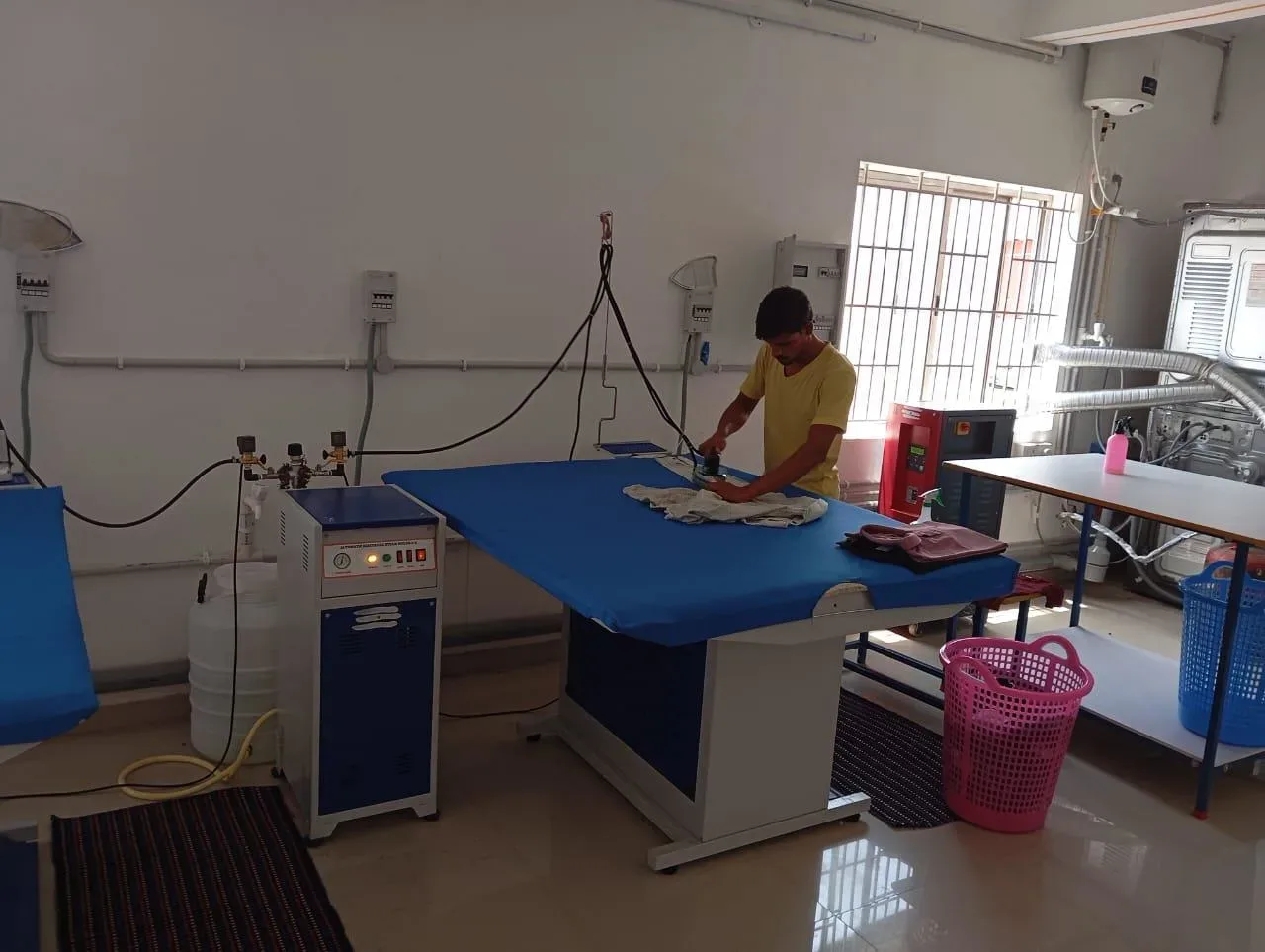 Shoe cleaning and polishing service